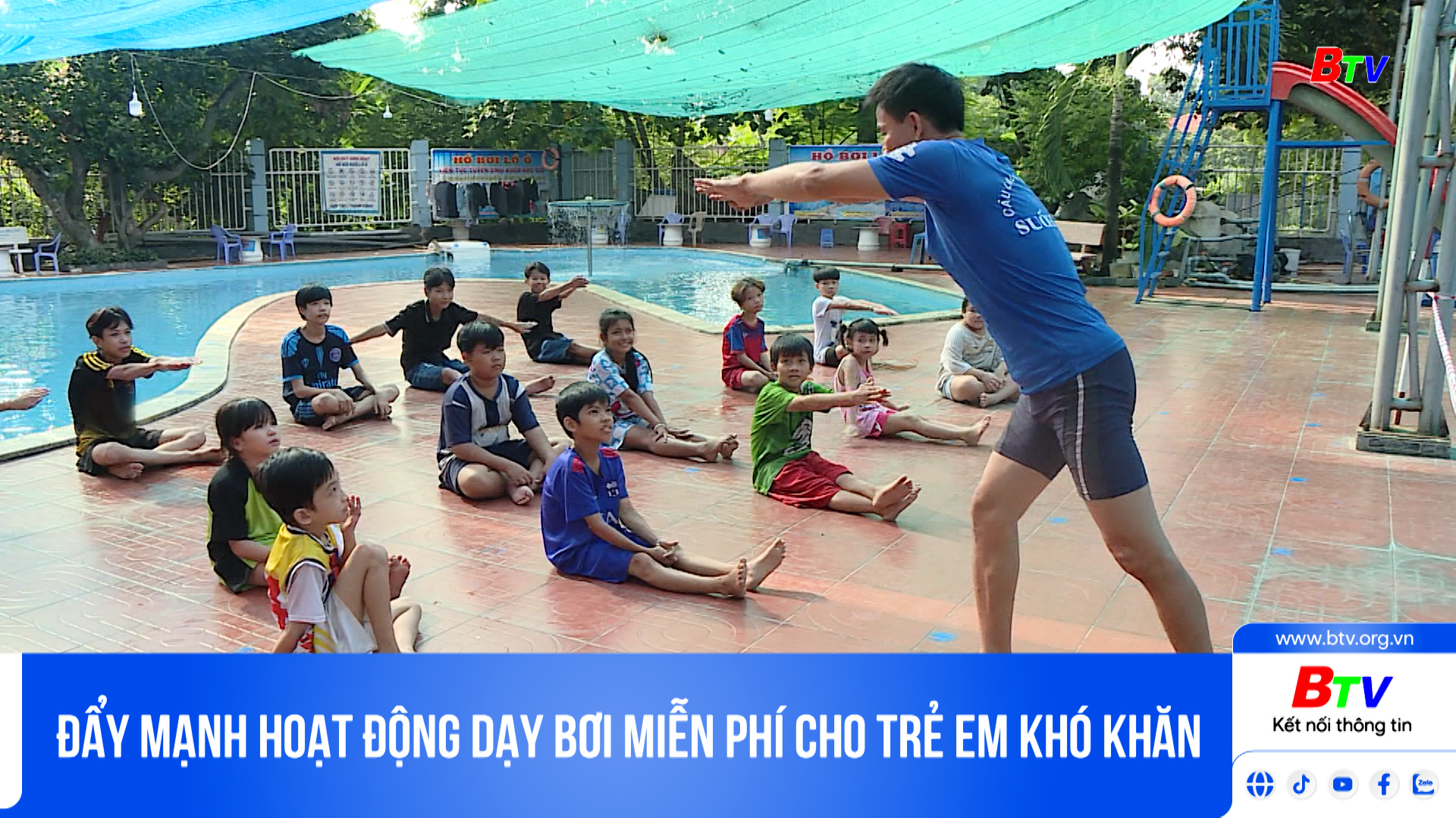 Đẩy mạnh hoạt động dạy bơi miễn phí cho trẻ em khó khăn